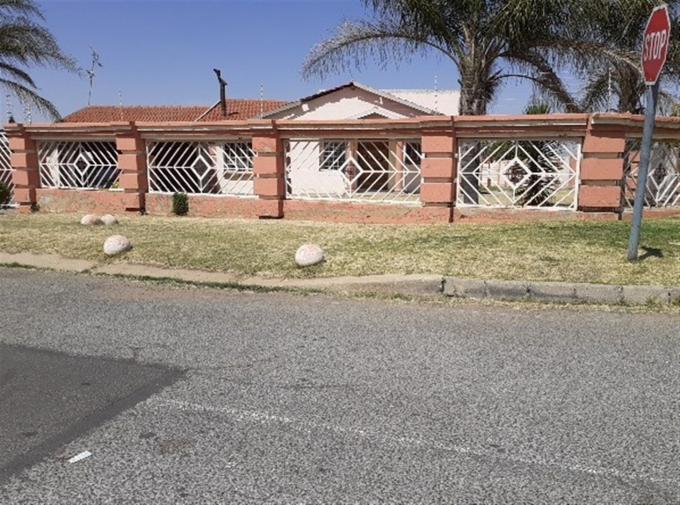 Standard Bank SIE Sale In Execution 2 Bedroom Sectional Title for Sale in Birch Acres - MR16521