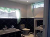 Main Bathroom of property in Oviston