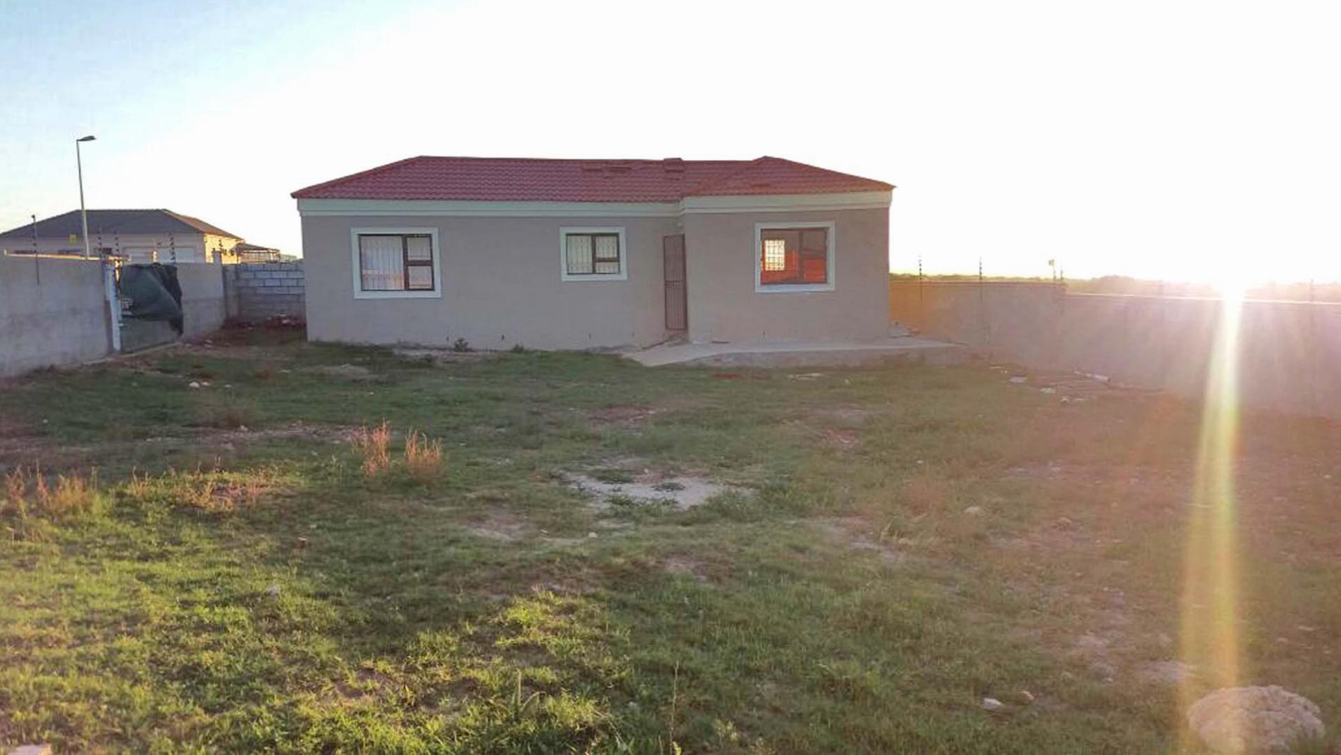 Front View of property in Bluewater Bay