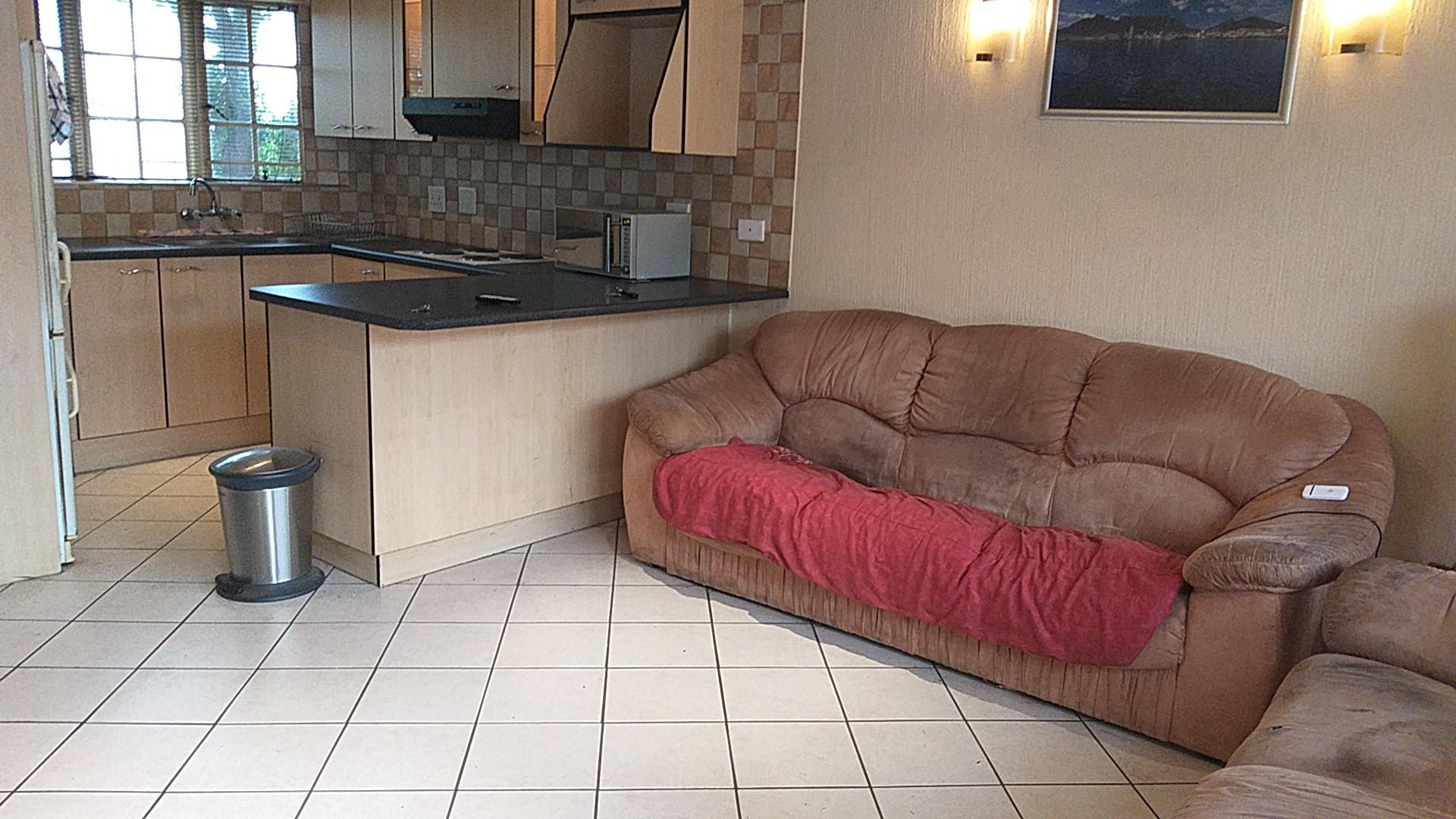 Lounges - 15 square meters of property in Dalpark