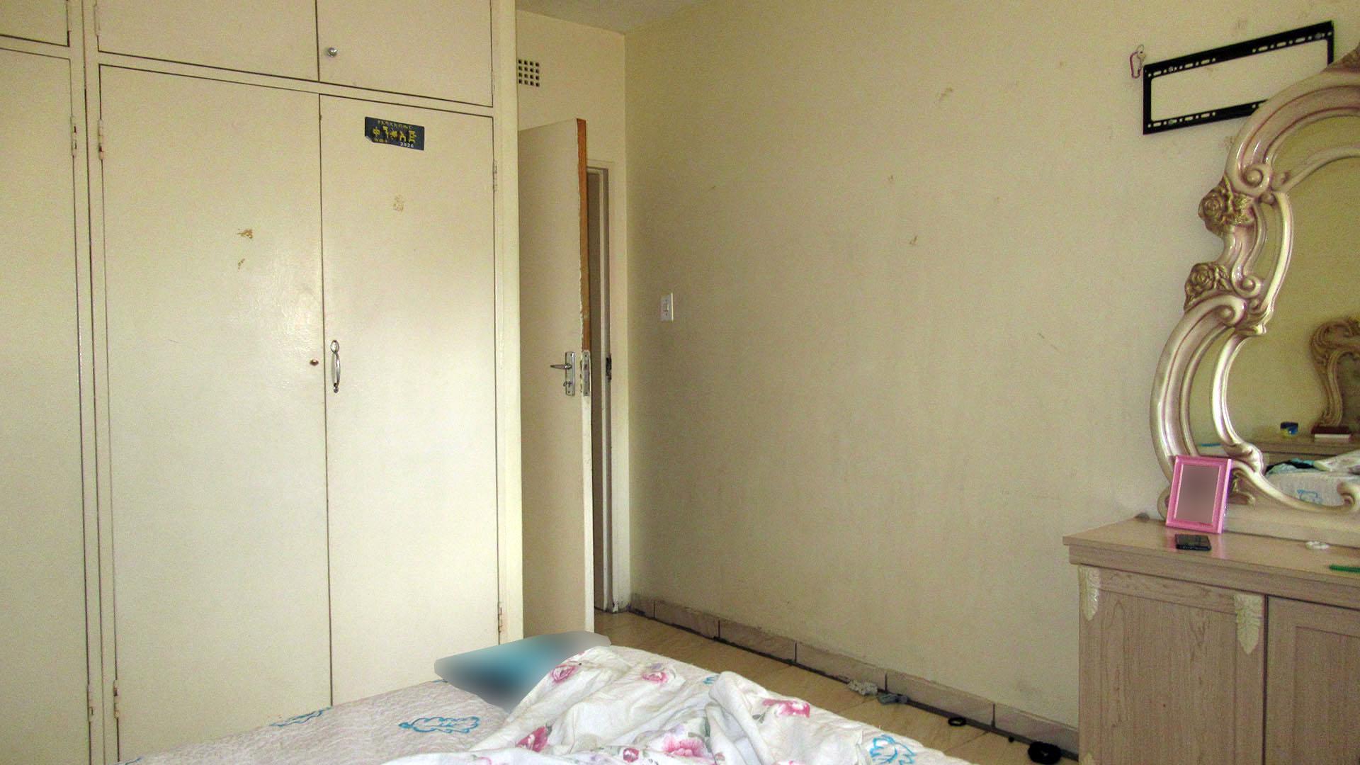 Main Bedroom - 20 square meters of property in Booysens