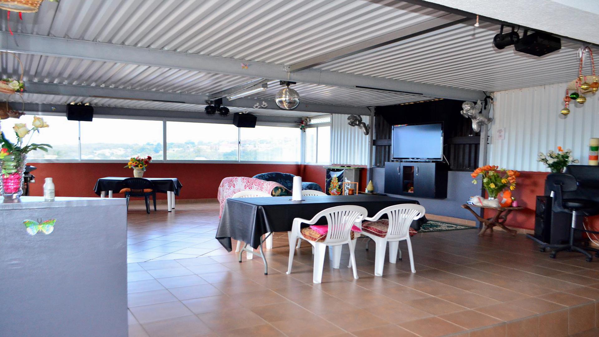 Entertainment - 100 square meters of property in Reservior Hills