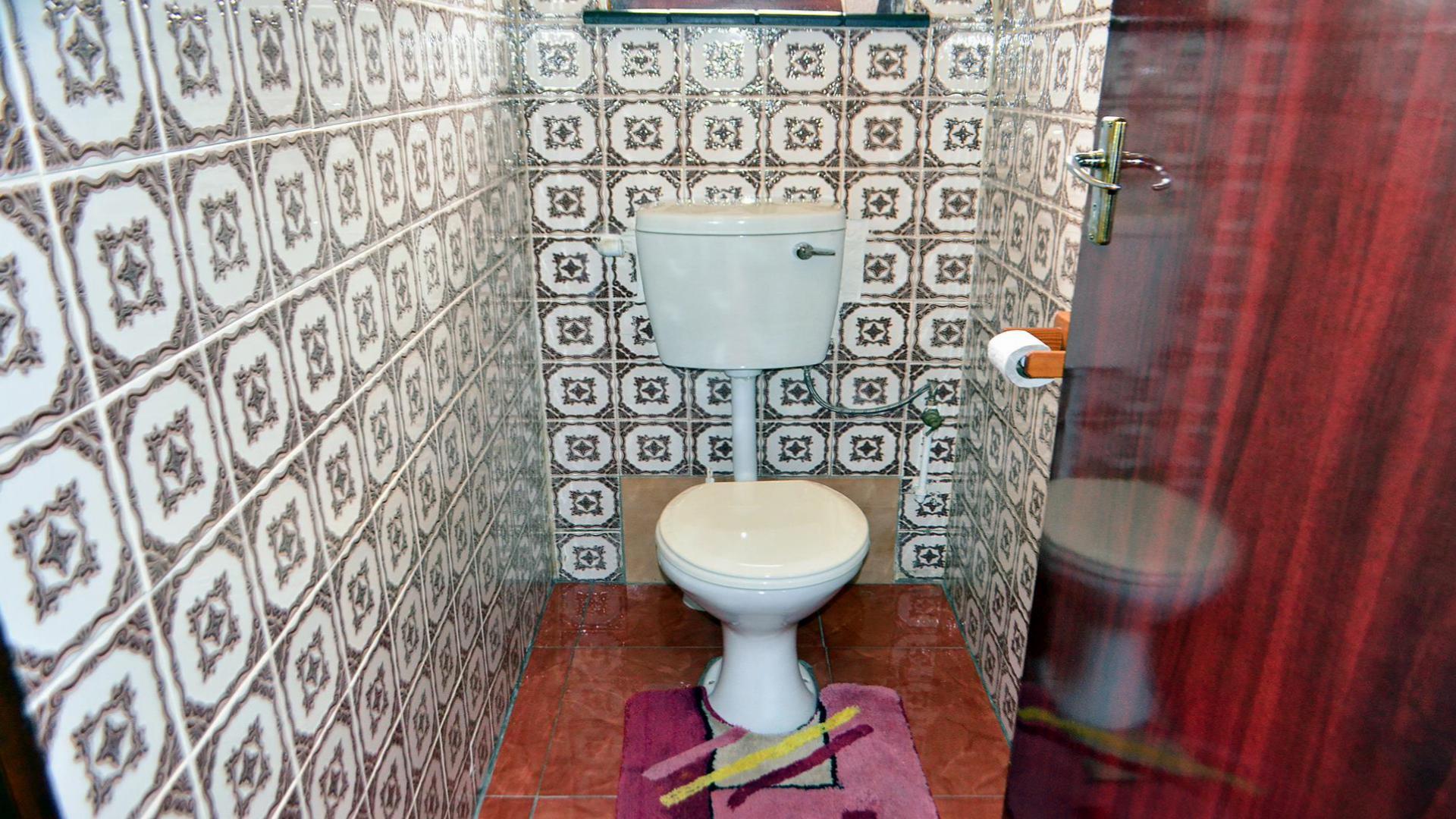 Main Bathroom - 10 square meters of property in Reservior Hills