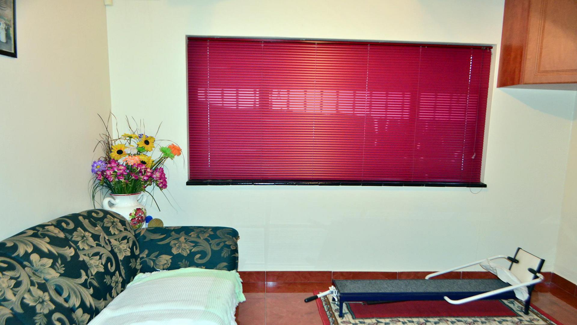 Bed Room 1 - 11 square meters of property in Reservior Hills