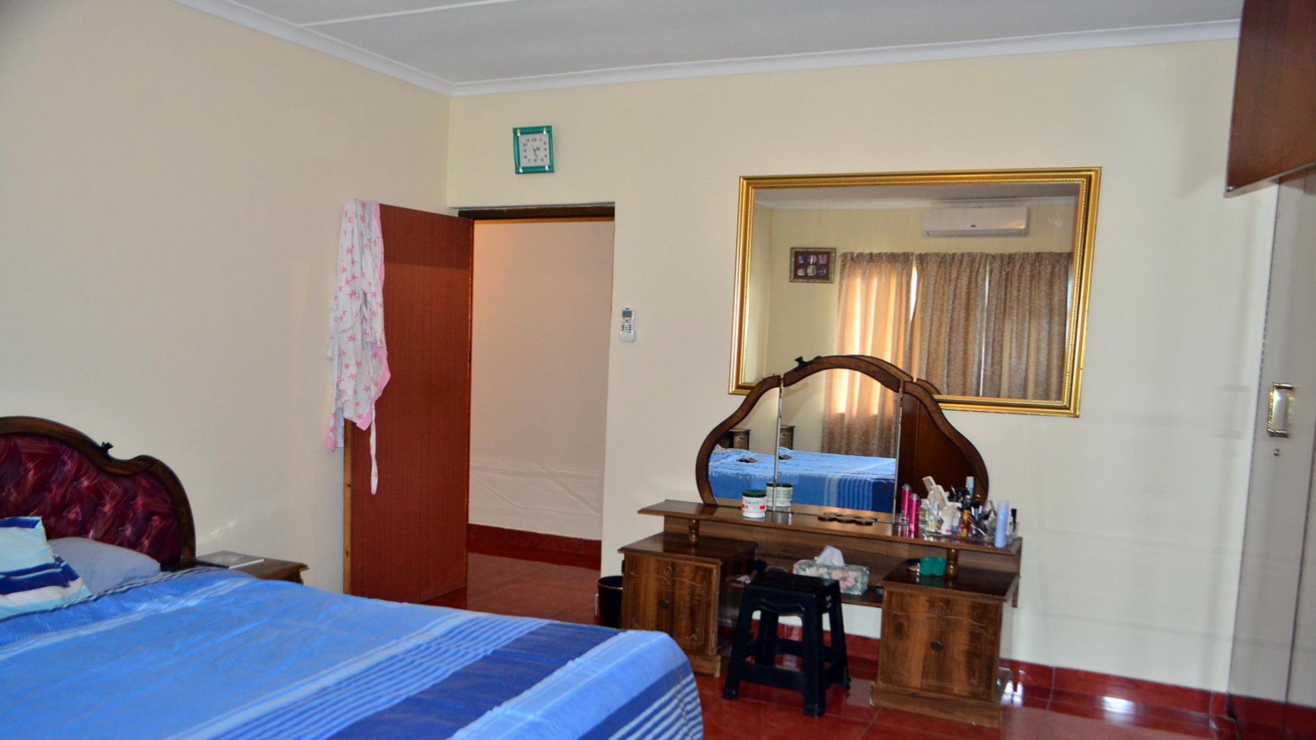 Main Bedroom - 17 square meters of property in Reservior Hills