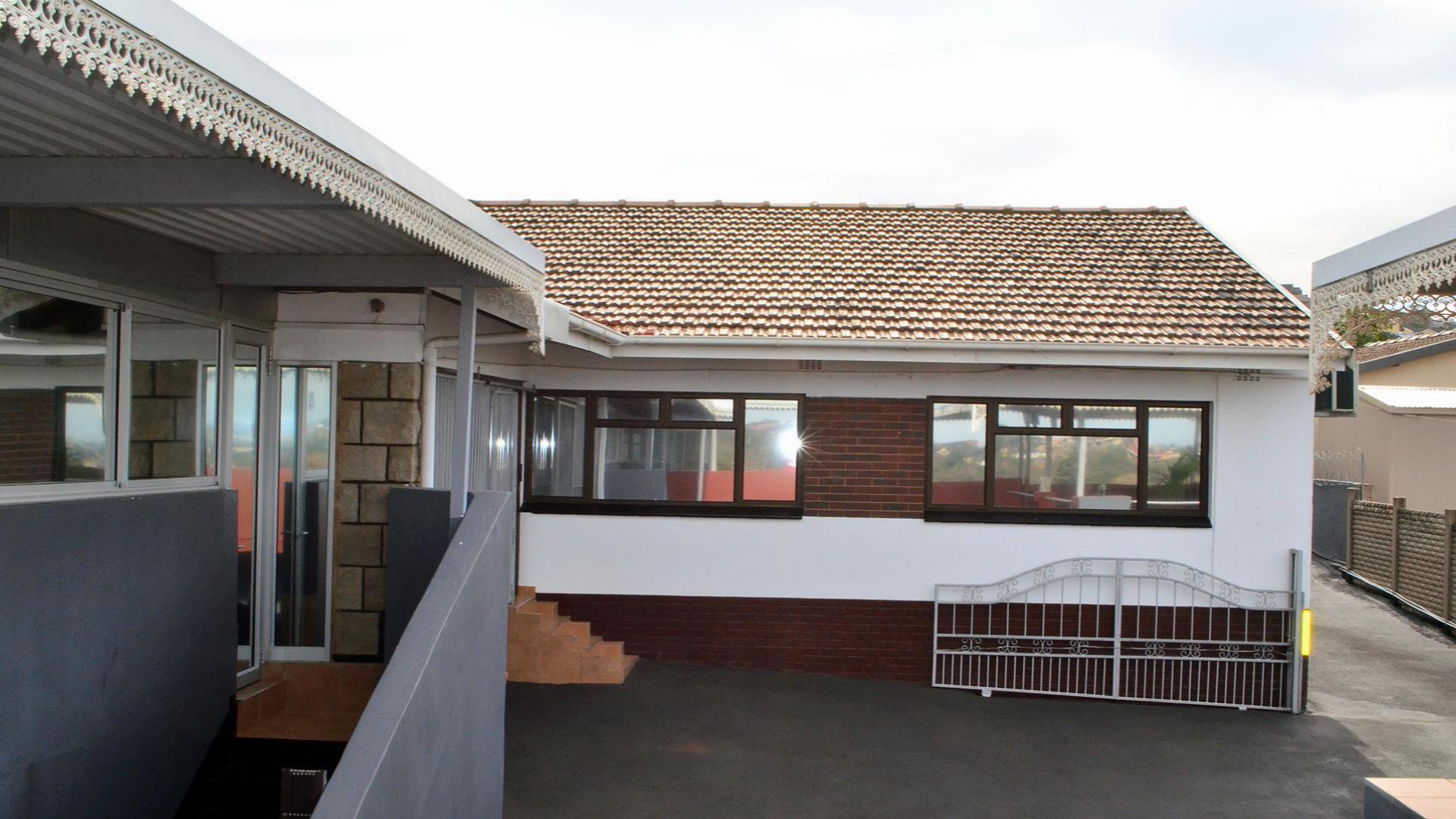 Front View of property in Reservior Hills