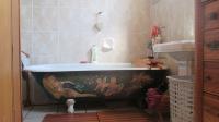 Main Bathroom - 19 square meters of property in Brakpan