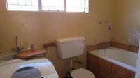 Bathroom 1 of property in Boksburg
