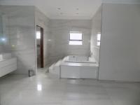 Main Bathroom - 31 square meters of property in Waterfall Hills Mature Lifestyle Estate