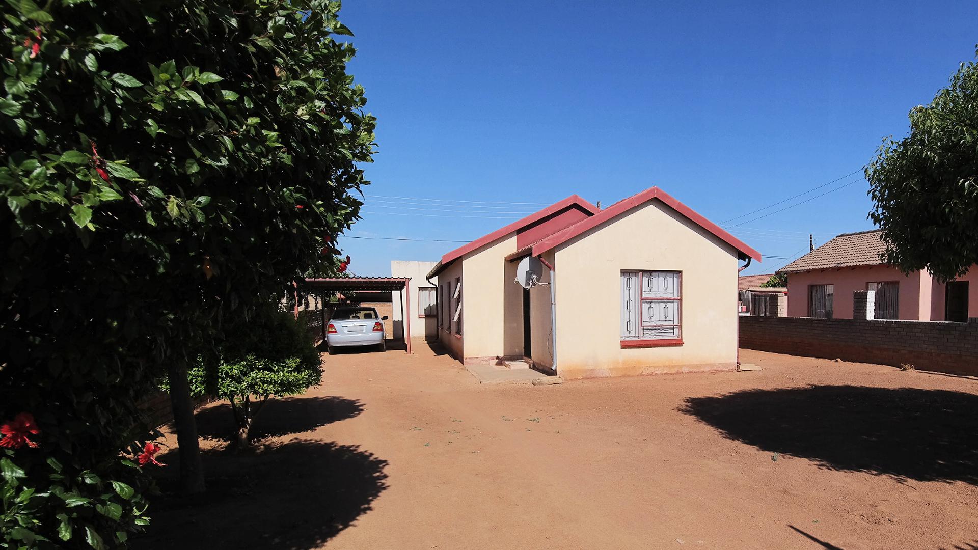Front View of property in Kudube