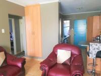 Lounges - 17 square meters of property in Castleview