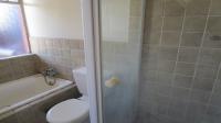 Bathroom 1 - 5 square meters of property in Castleview