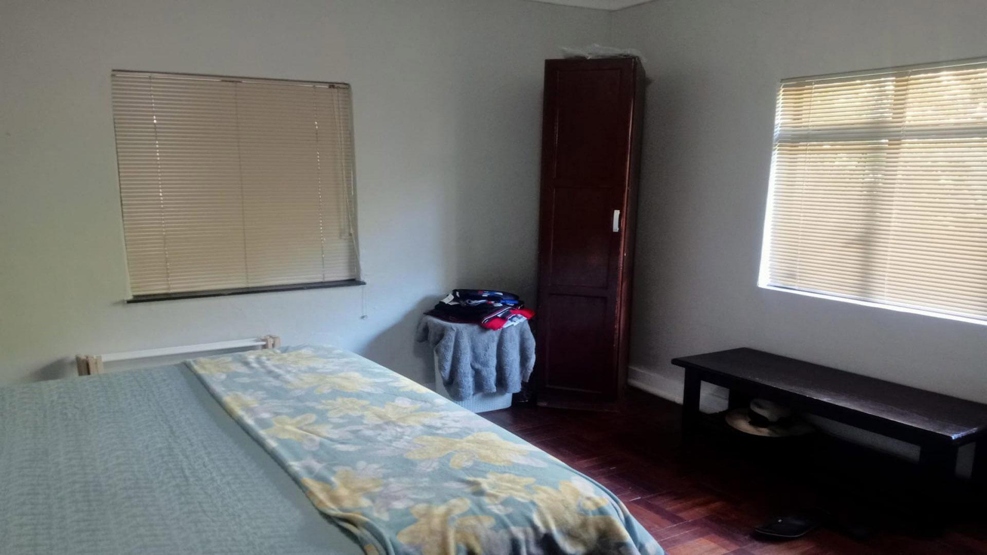 Bed Room 1 of property in Bloemfontein