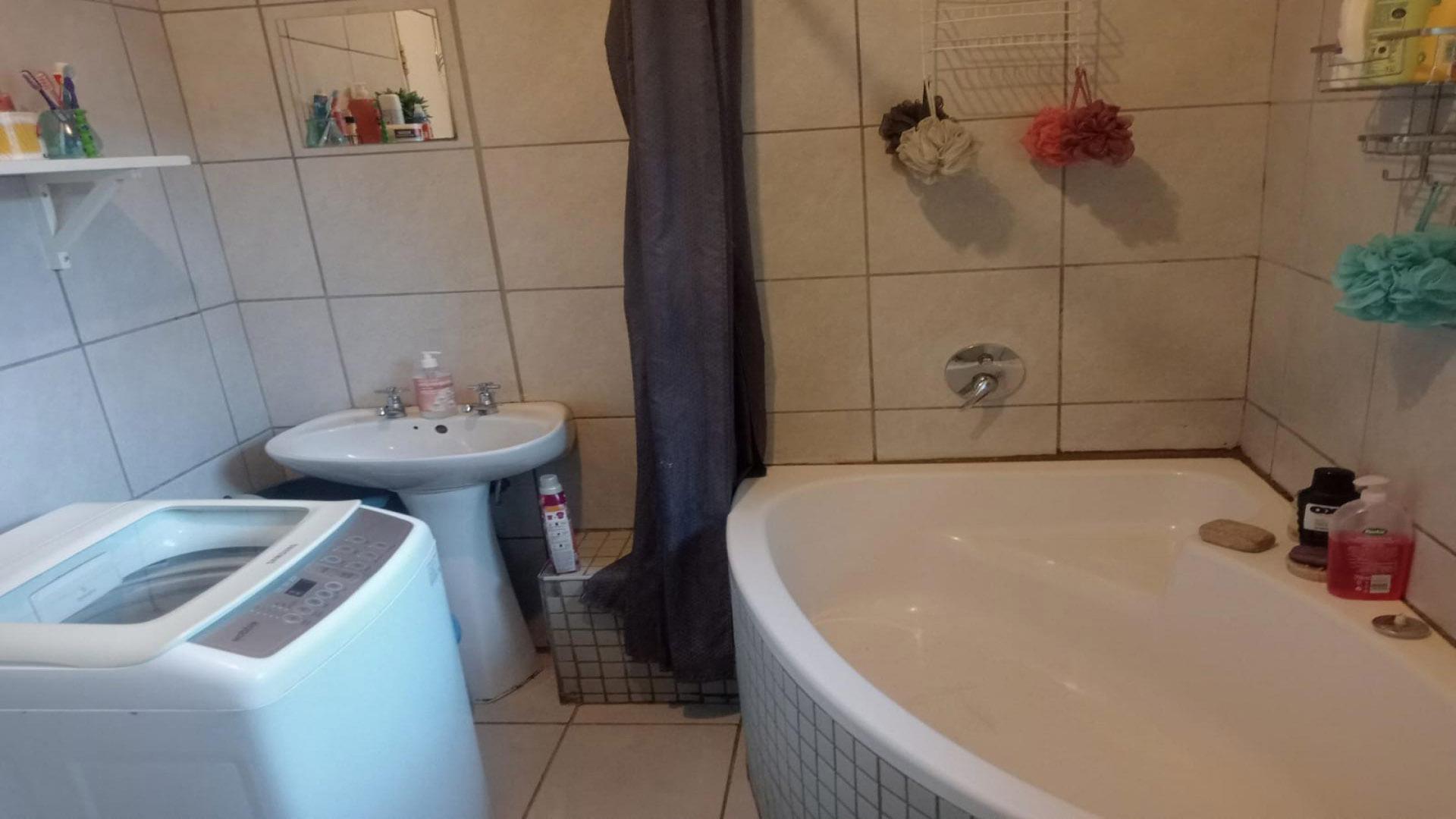 Bathroom 1 of property in Bloemfontein