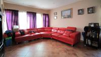 Lounges - 21 square meters of property in Kosmosdal