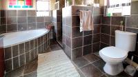 Main Bathroom - 10 square meters of property in Kosmosdal