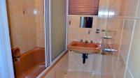 Main Bathroom - 8 square meters of property in Effingham Heights