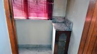 Spaces - 11 square meters of property in Effingham Heights