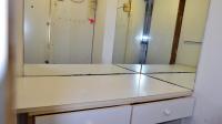Spaces - 11 square meters of property in Effingham Heights