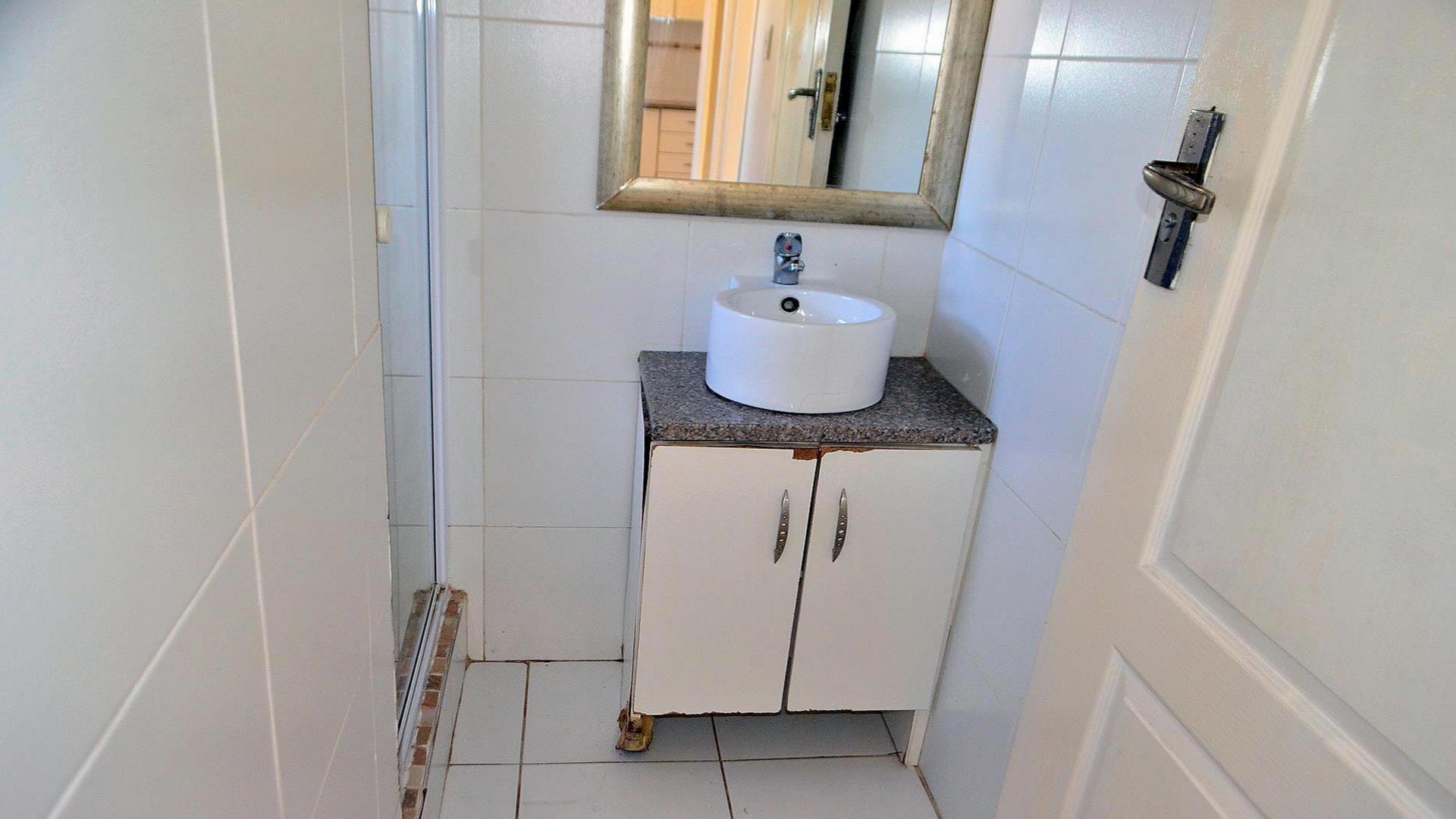 Main Bathroom - 5 square meters of property in Isipingo Beach