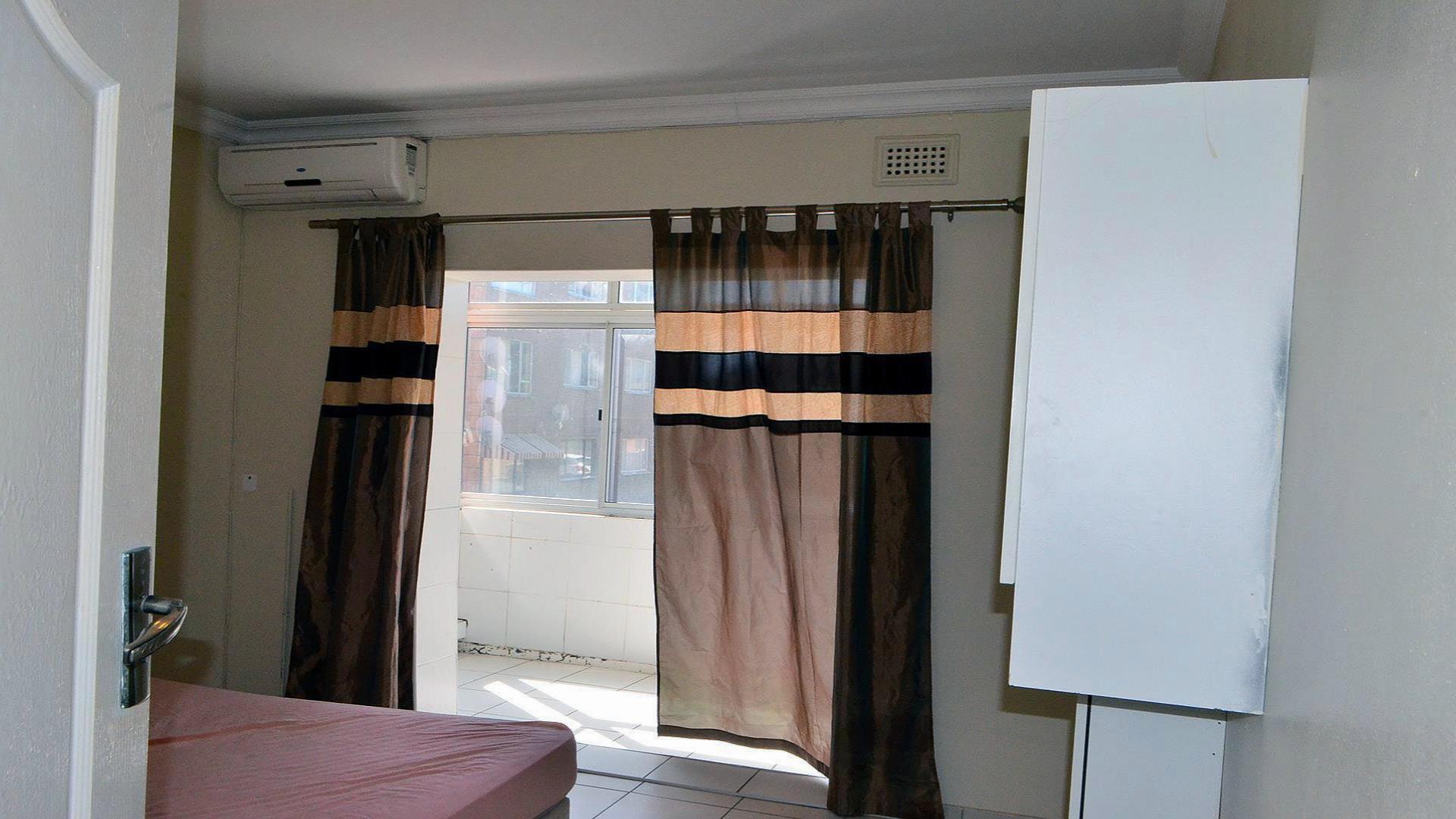 Main Bedroom - 14 square meters of property in Isipingo Beach