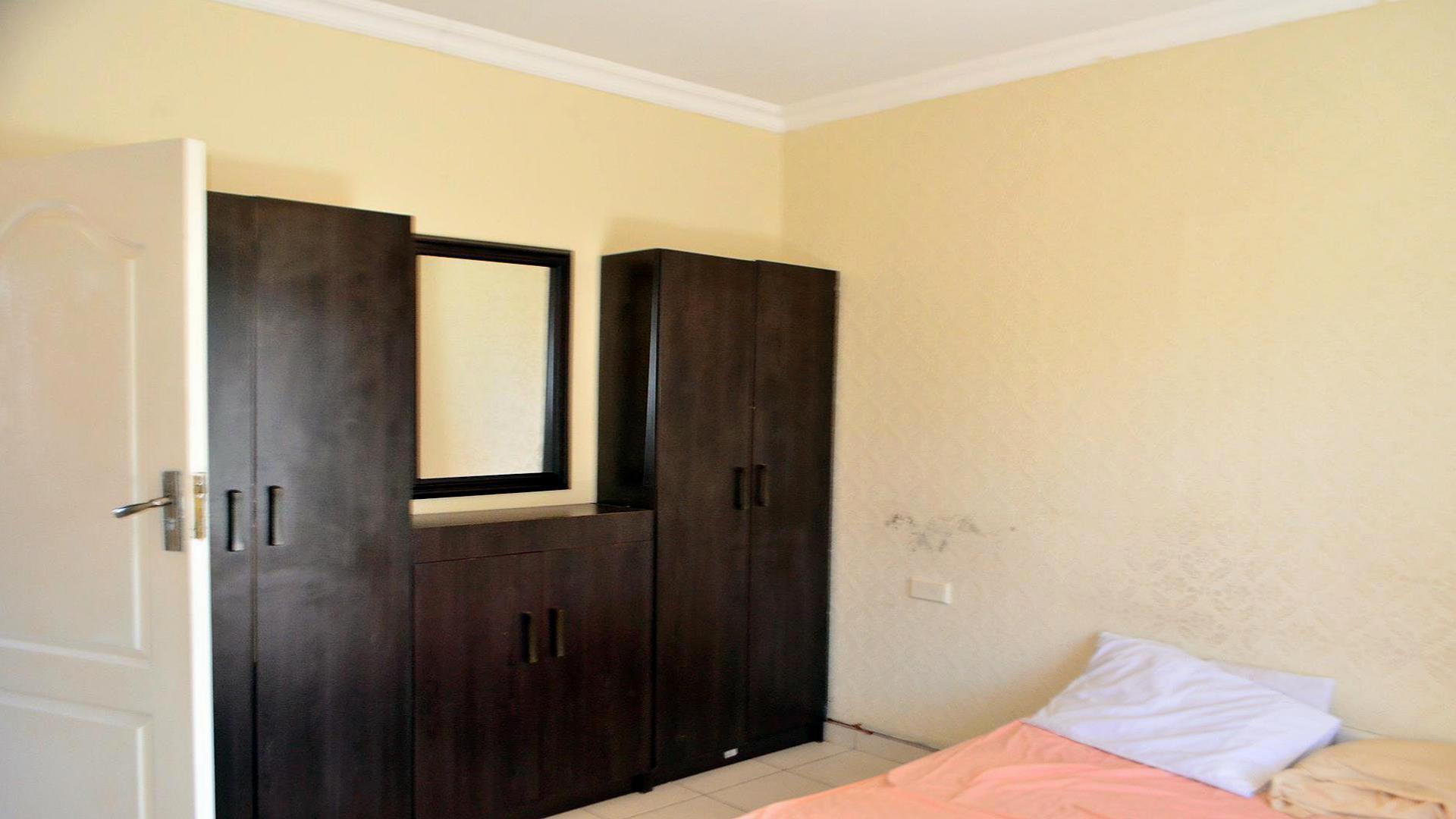 Main Bedroom - 14 square meters of property in Isipingo Beach