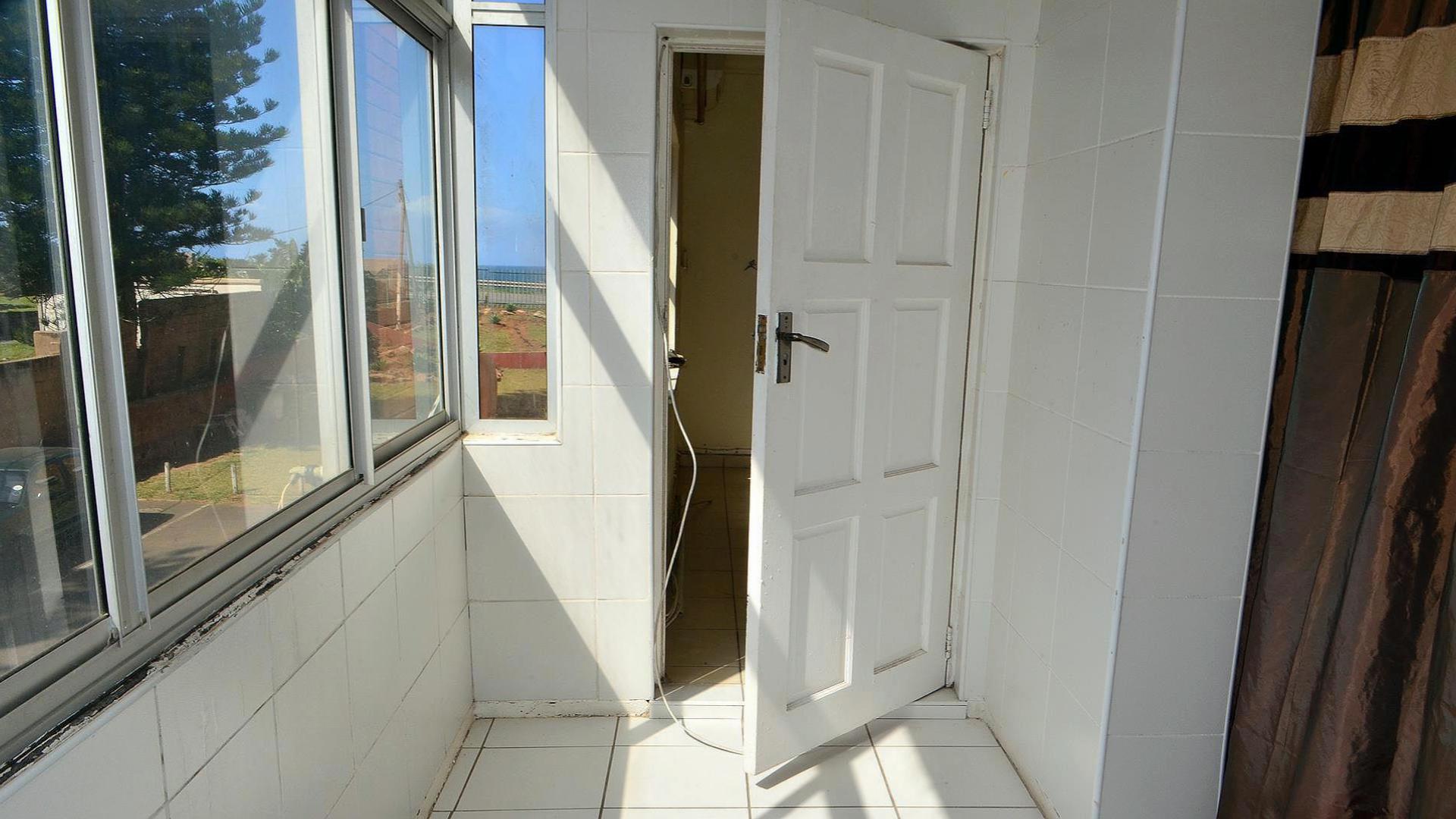 Balcony - 6 square meters of property in Isipingo Beach