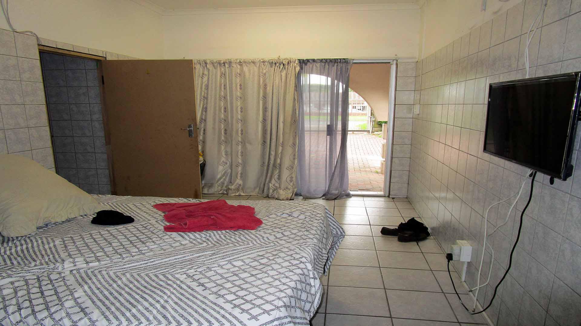 Main Bedroom - 22 square meters of property in Arboretum