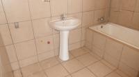 Main Bathroom - 6 square meters of property in Sunnyridge