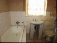 Bathroom 1 - 8 square meters of property in Simunye