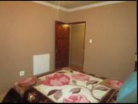 Bed Room 1 - 14 square meters of property in Simunye