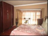 Main Bedroom - 25 square meters of property in Simunye