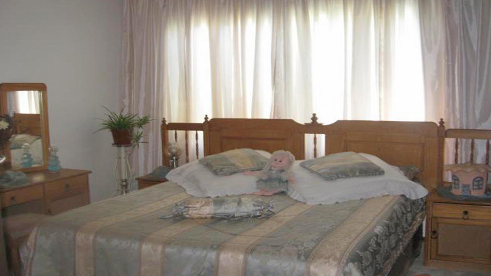 Bed Room 1 of property in Virginia - Free State