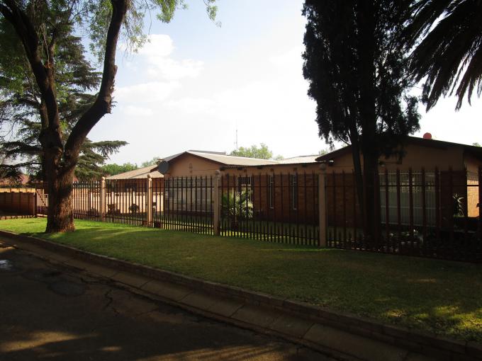 4 Bedroom House for Sale For Sale in Vanderbijlpark - Private Sale - MR166123