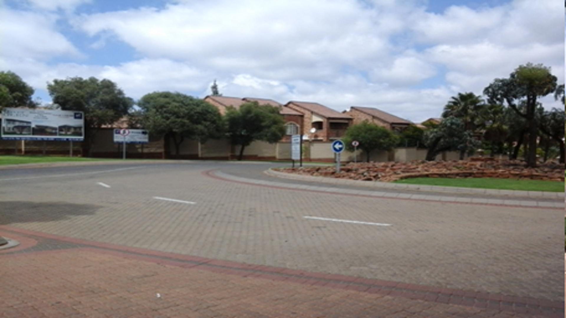 Front View of property in Mooikloof