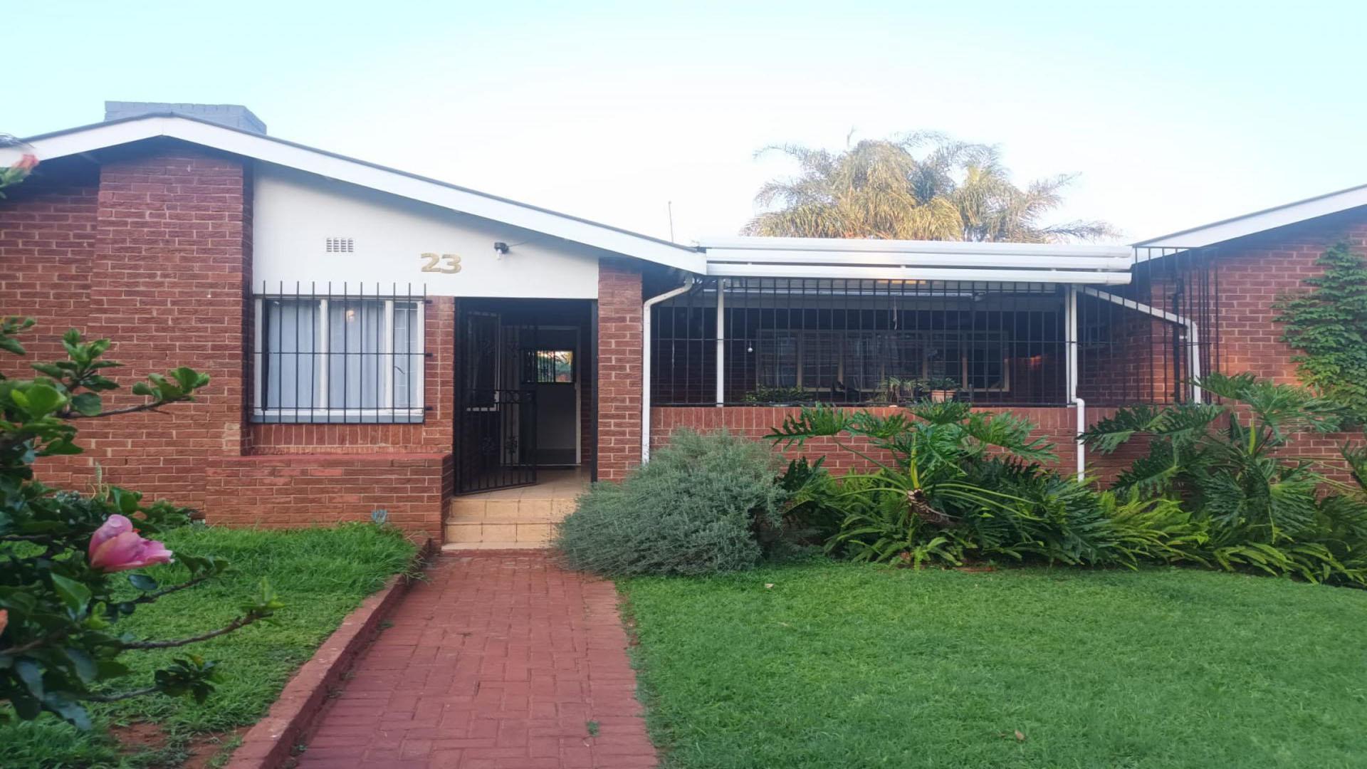 Front View of property in Westpark