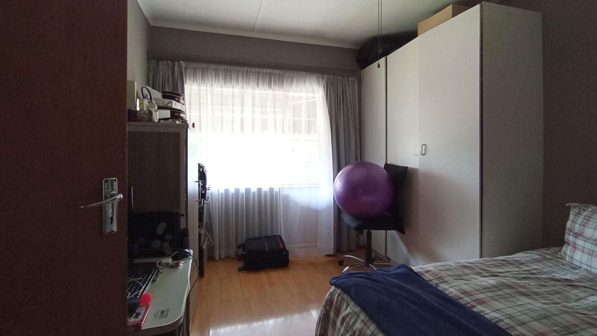 Bed Room 1 - 13 square meters of property in Westpark