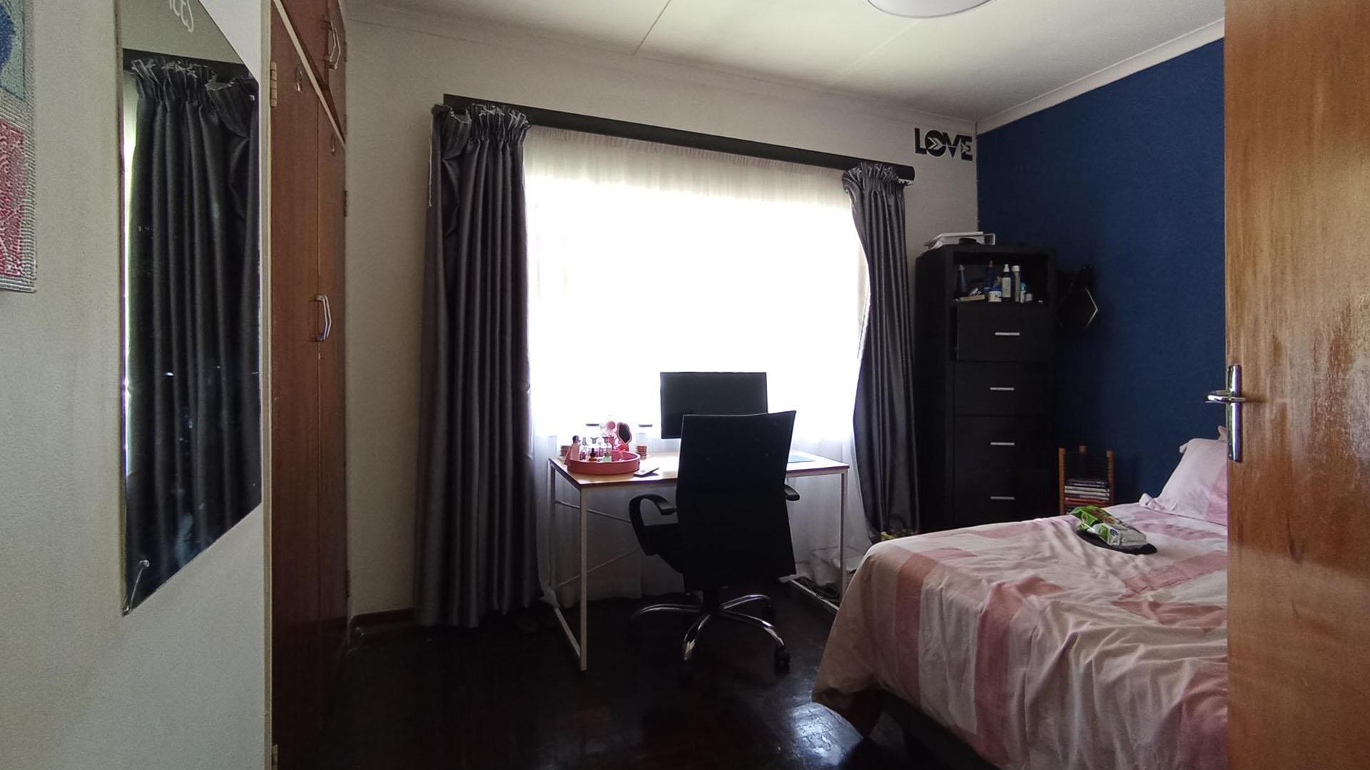 Bed Room 2 - 12 square meters of property in Westpark