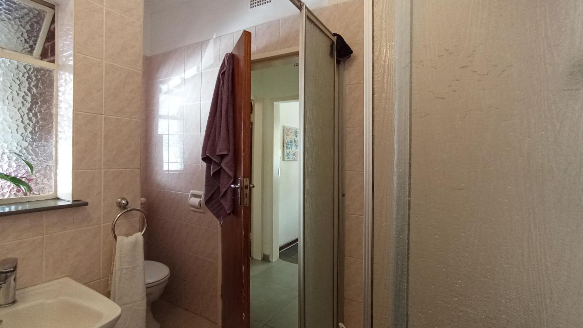 Bathroom 1 - 8 square meters of property in Westpark