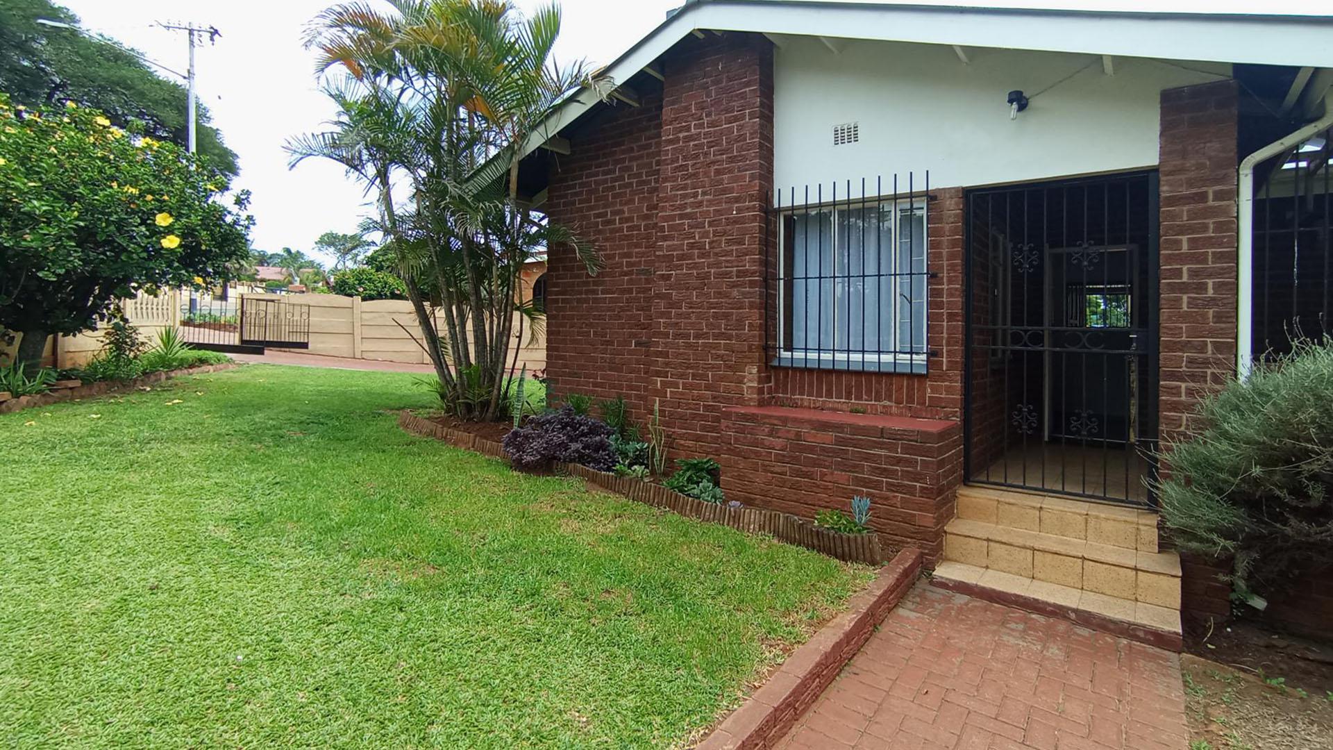 Front View of property in Westpark