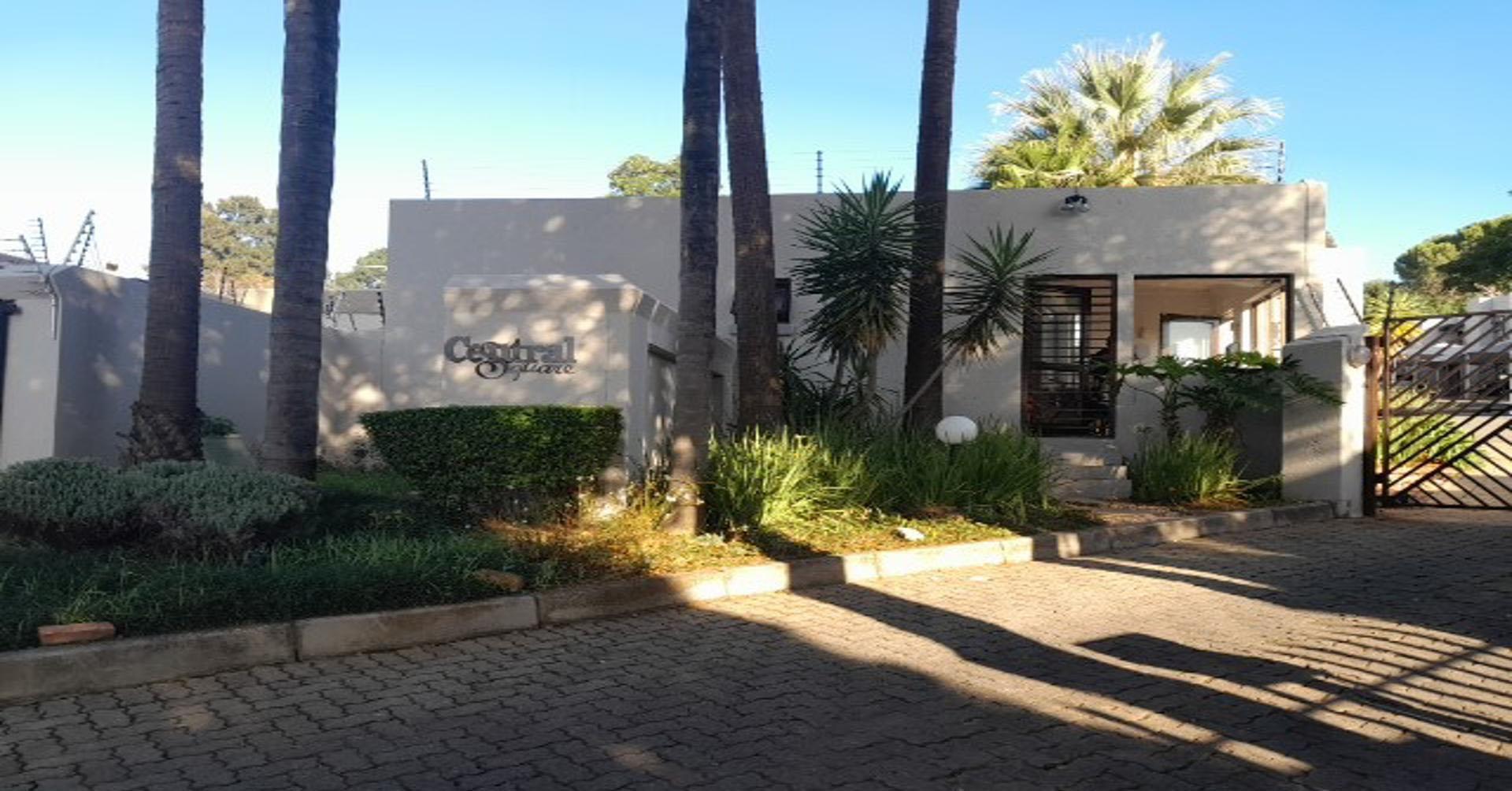 Front View of property in Paulshof