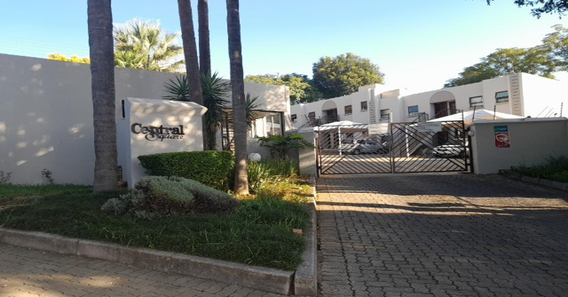 Front View of property in Paulshof