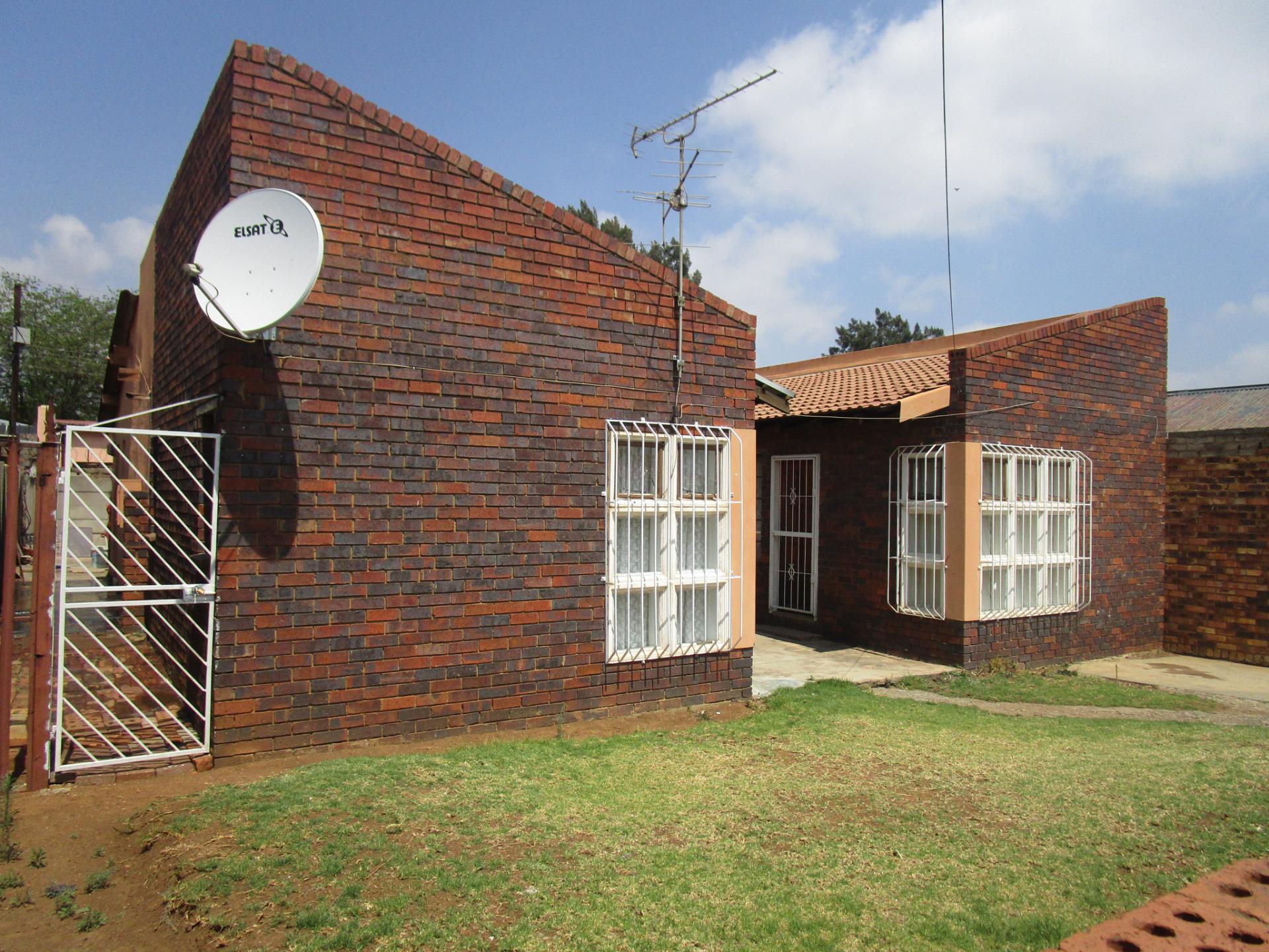 2 Bedroom House for Sale For Sale in Eldorado Park A/H Private Sale