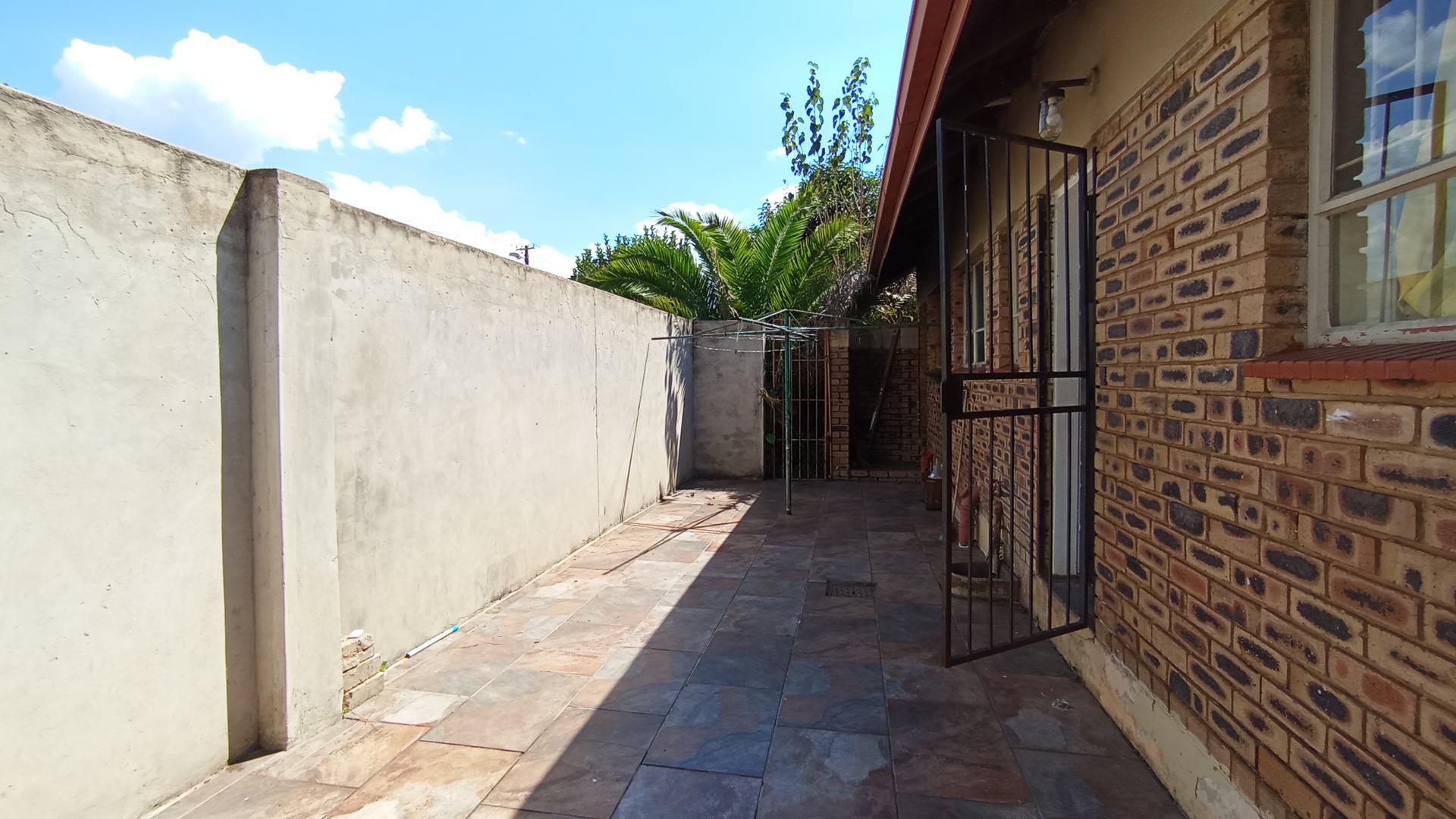 Backyard of property in Riamarpark