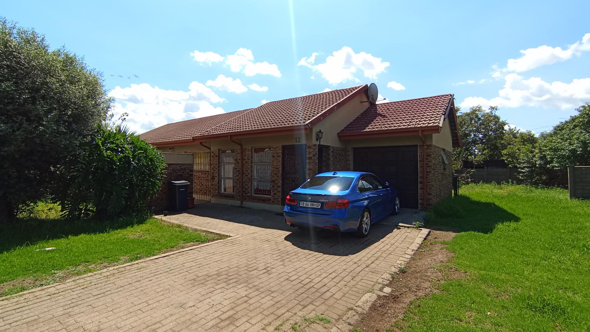 Front View of property in Riamarpark