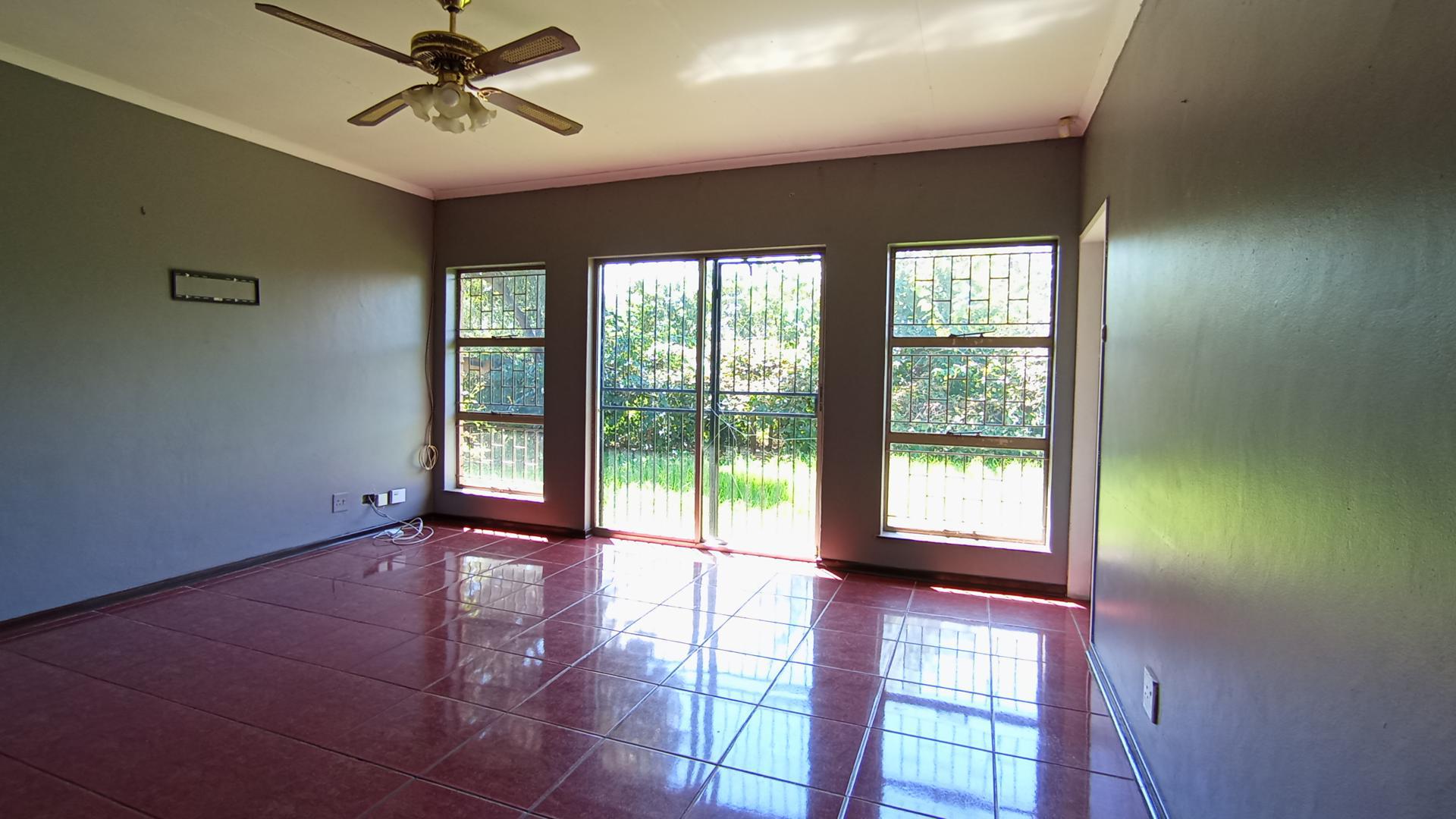 Lounges - 36 square meters of property in Riamarpark