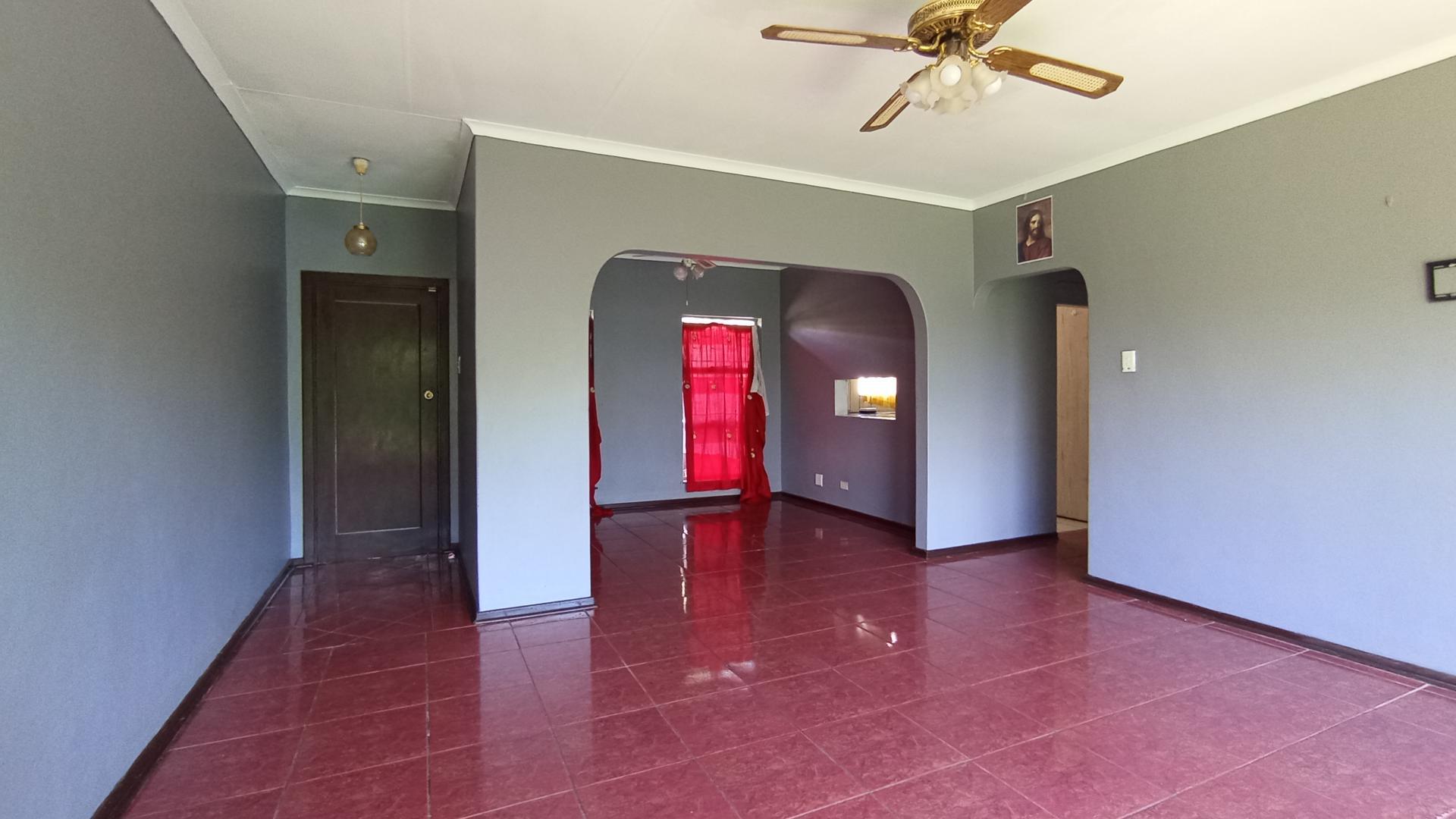 Lounges - 36 square meters of property in Riamarpark