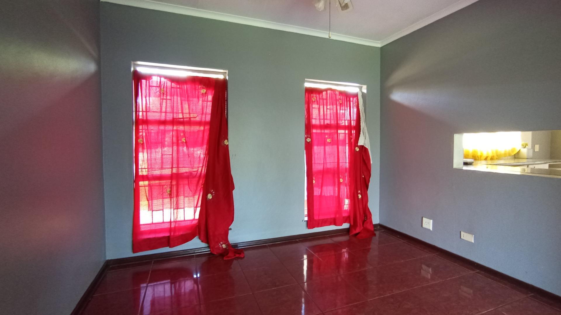 Lounges - 36 square meters of property in Riamarpark