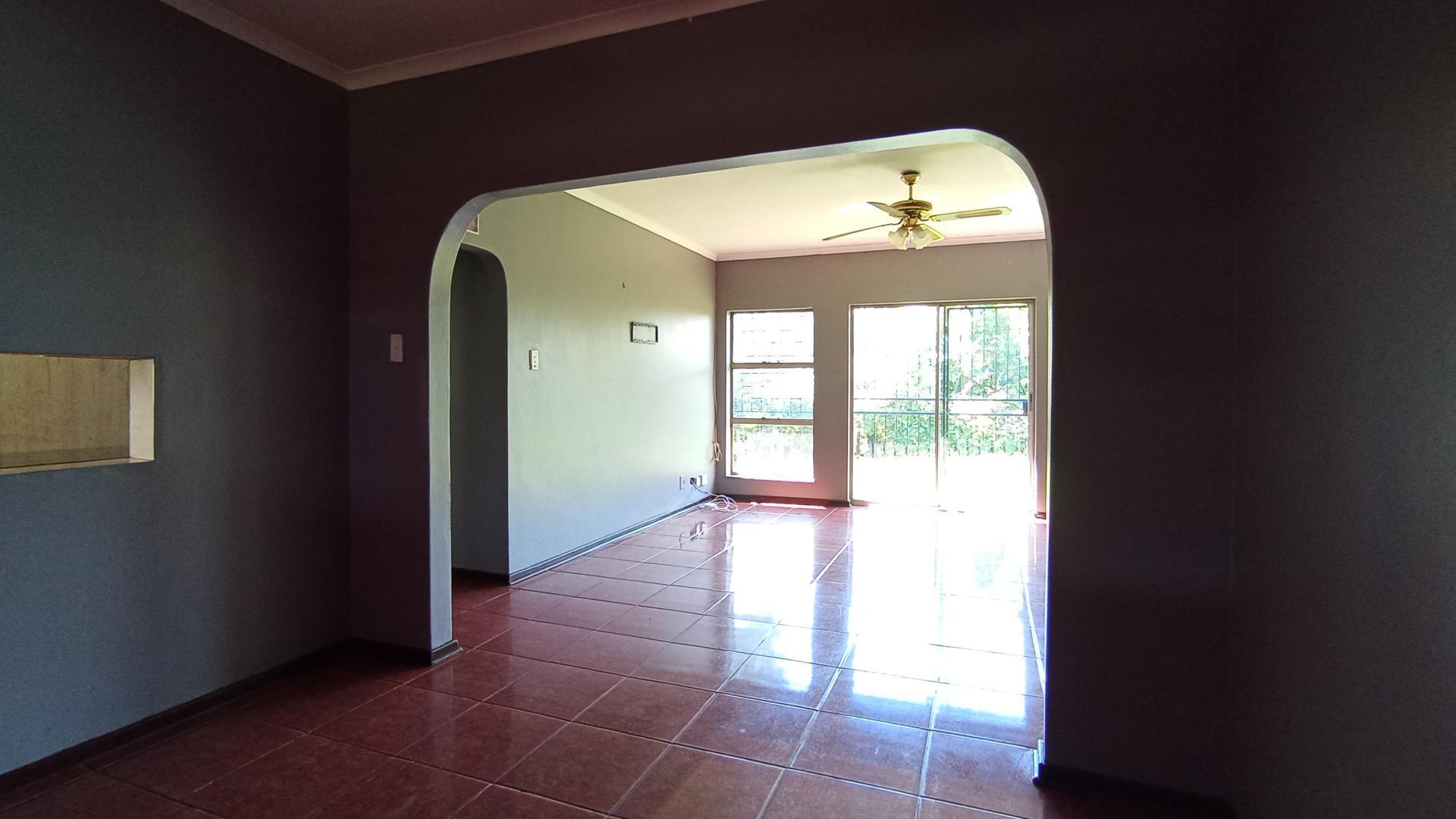 Lounges - 36 square meters of property in Riamarpark