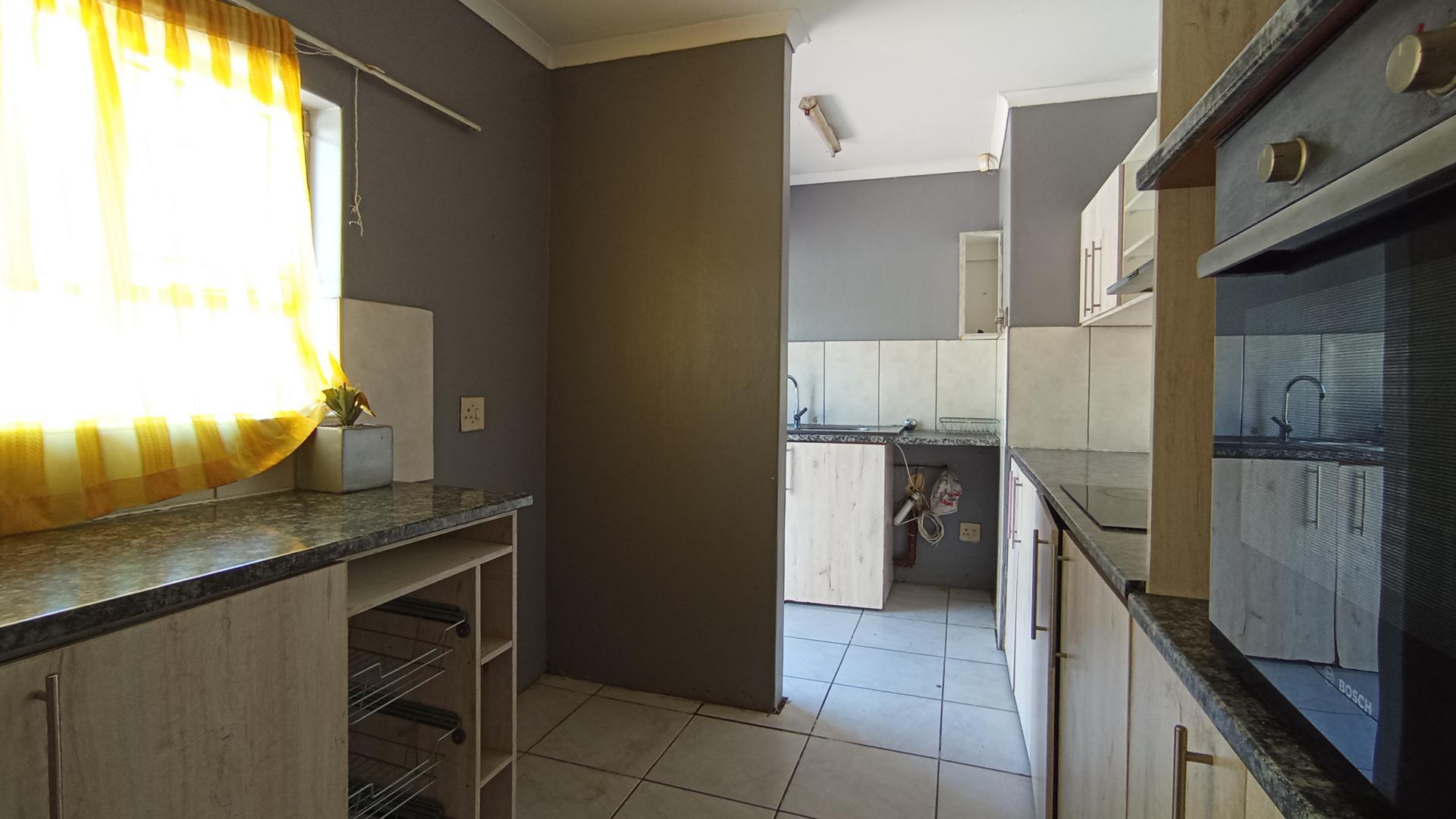 Kitchen - 16 square meters of property in Riamarpark